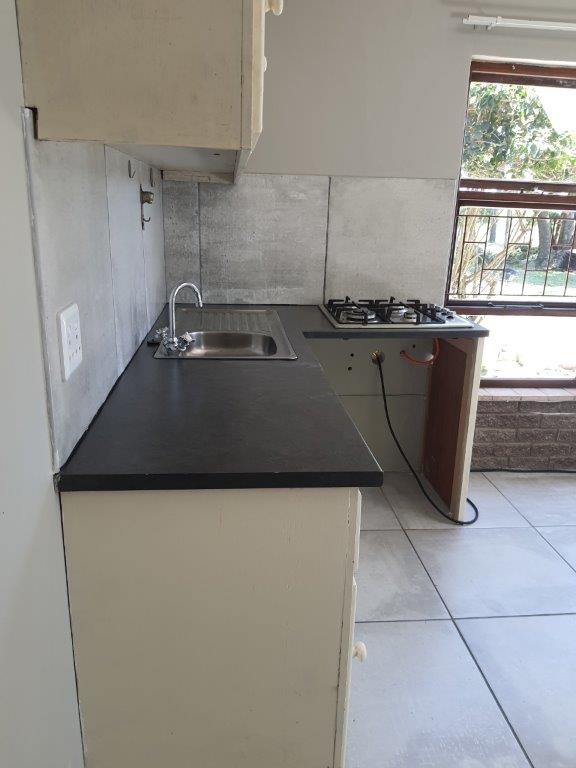 To Let 1 Bedroom Property for Rent in Theescombe Eastern Cape